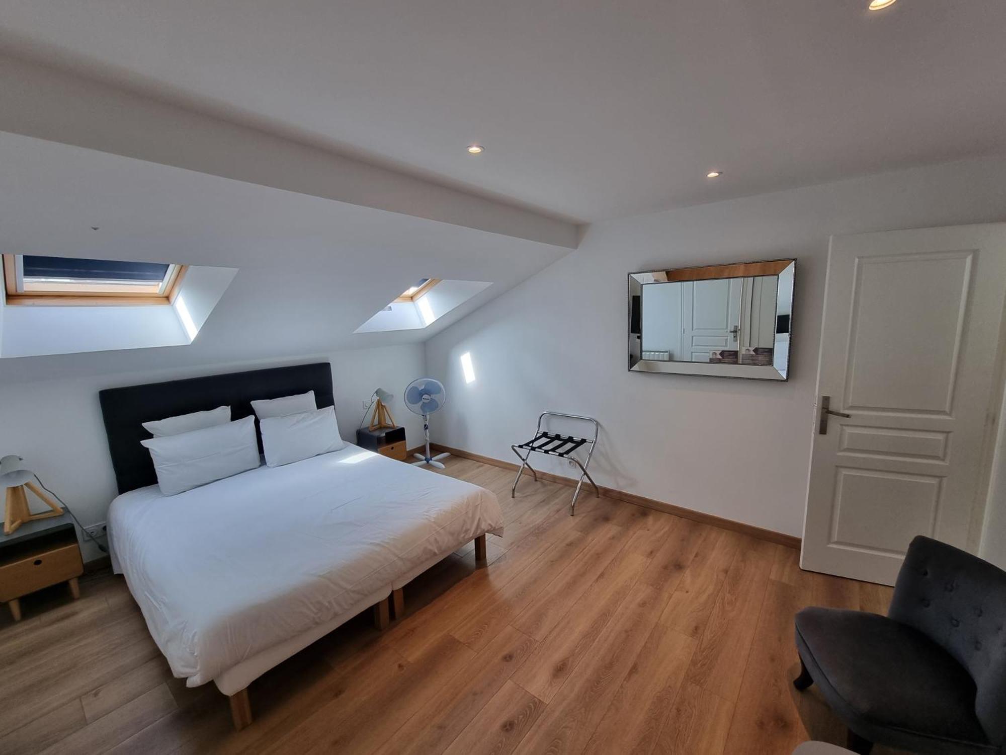 Le Castel Guesthouse Bayeux Buitenkant foto