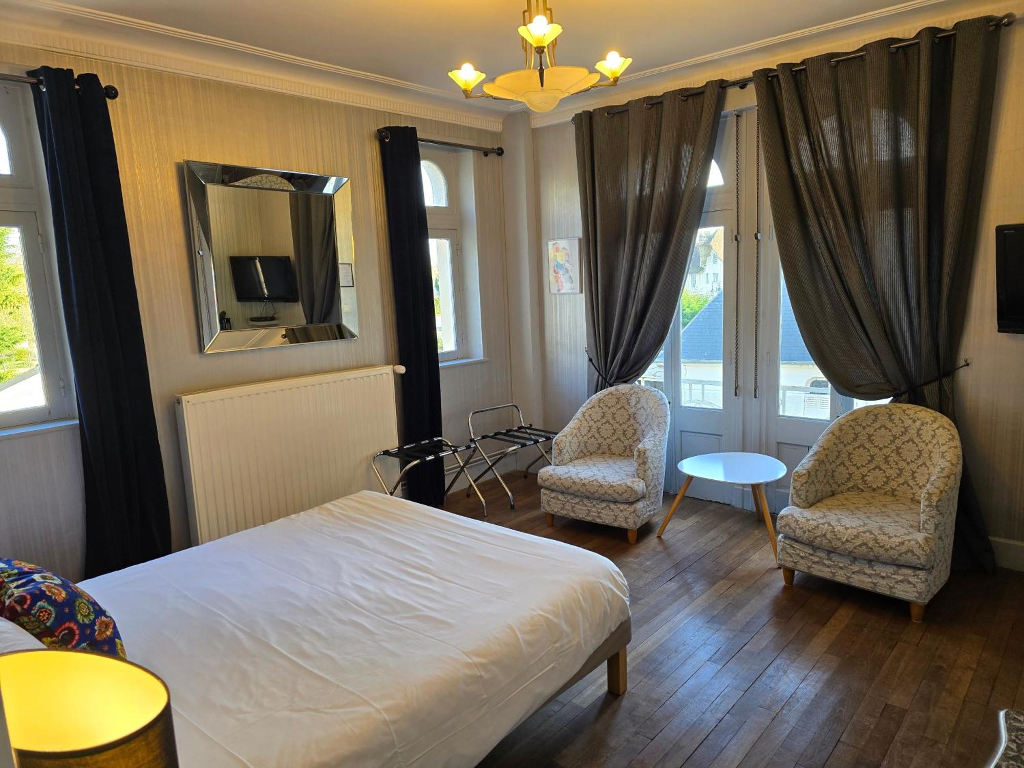 Le Castel Guesthouse Bayeux Buitenkant foto