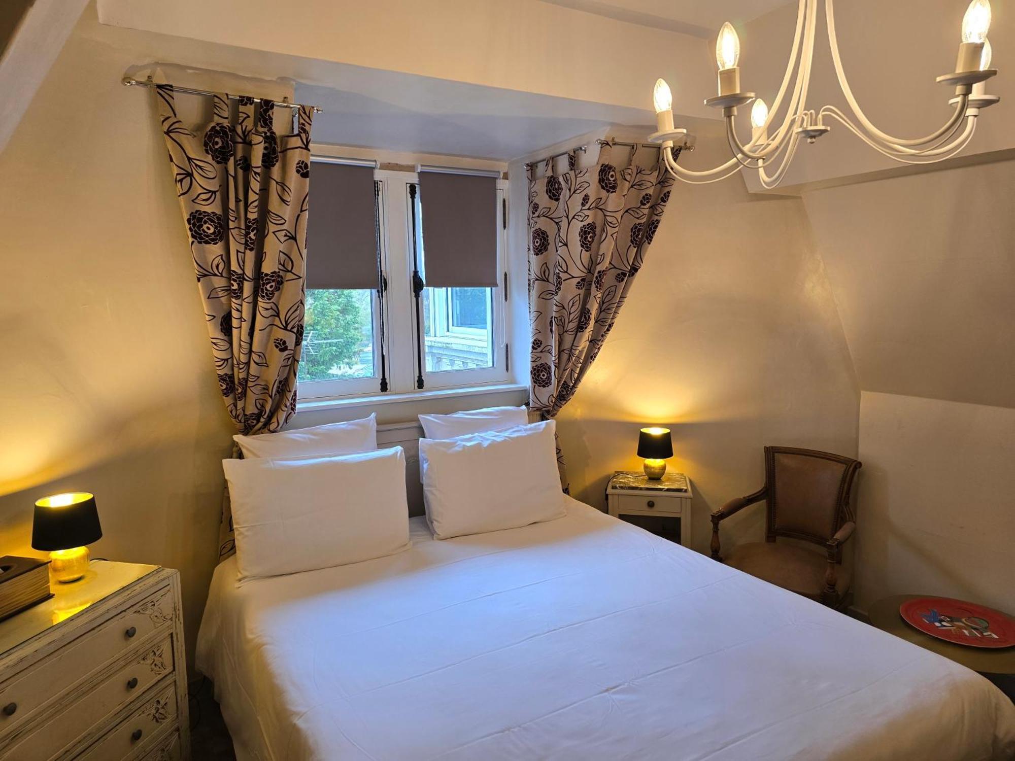 Le Castel Guesthouse Bayeux Buitenkant foto