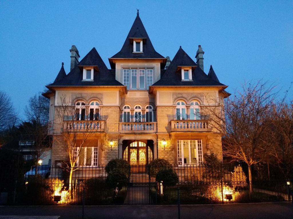 Le Castel Guesthouse Bayeux Buitenkant foto